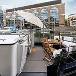 Delightful House Boat On St Katharine Dock