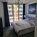 Beautiful 2-Bed Flat