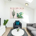 Cozy 2 Bedroom / Earls Court / Balcony