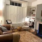 2 Bedroom Garden Flat /Kings Cross, Central London