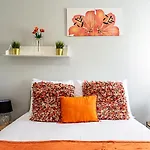 Chic High Spec Apartment Near Central London