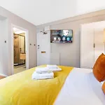 Stylish Apartment In Chelsea