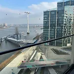 Luxury Apartment - 2 Minute Walk From The O2 Arena