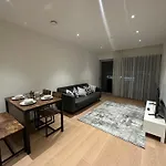 Luxury Apartment - 2 Minute Walk From The O2 Arena