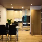 The Vauxhall Hideout - Comfy 2Bdr Flat With Balcony
