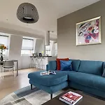 Mirabilis Apartments, Wells Court