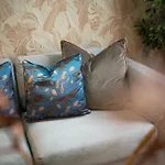 Charming 1-Bed Apartment In London