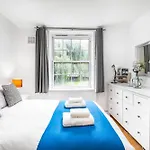 Pass The Keys Stay Central In Sunny Waterloo Apartment