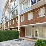 Leafy Earls Court 3 Bed Flat