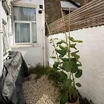 Charming 2Bd Garden Flat In Fulham, London