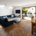 Charming 2Bd Garden Flat In Fulham, London