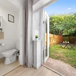 The Kensal Suite - Cosy Studio Long Term Stays
