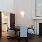 Super Knightsbridge 2 Bed Gound Floor Apartment