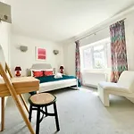 Split Level 2 Bed Apartment- Mayfair