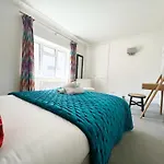 Split Level 2 Bed Apartment- Mayfair