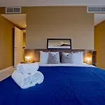 Luxury 360 Penthouse With Gym & Parking