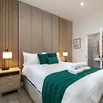 Stylish Apartment In Queens Park