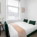 Stylish Apartment In Queens Park