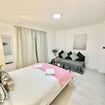 Hyde Park Comfortable Family Apartment