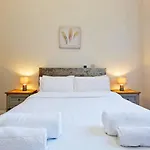 1 Bed Kensington Cromwell Flat With Balcony Number 4