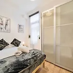 Ground Floor Apartment Sleeps 4, London Zone 2 Close To Central Victoria Line