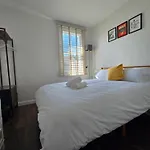 Cosy 2Br House In Stratford & Westfield Area