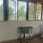Modern & Cosy 1 Bed Flat In The Heart Of Wimbledon With Parking