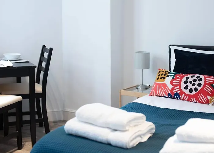 Capital Apartment 327 Chelsea Cloisters