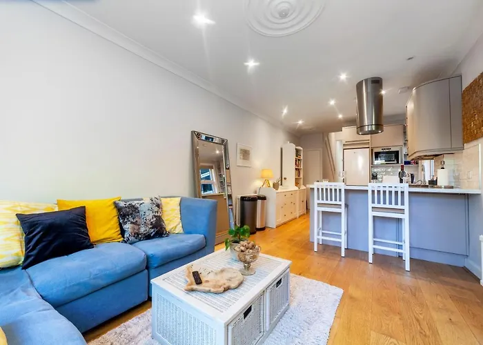 Splendid 2Br Wprivate Gdn, Fulham