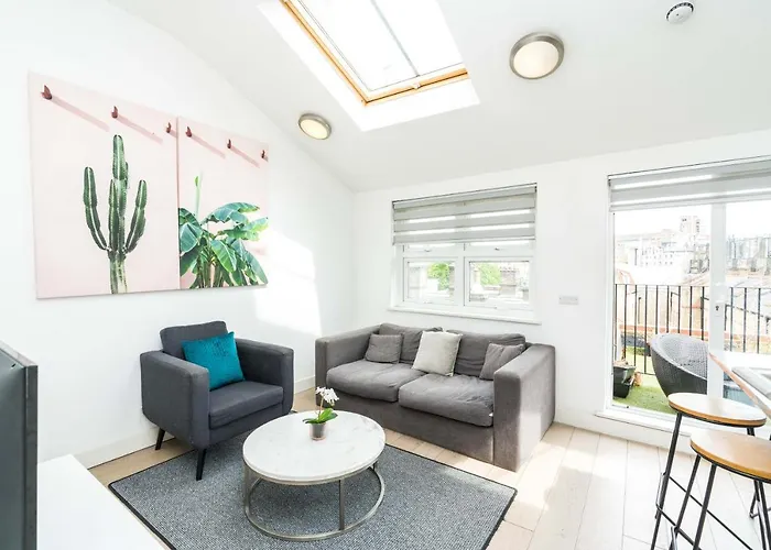 Cozy 2 Bedroom / Earls Court / Balcony