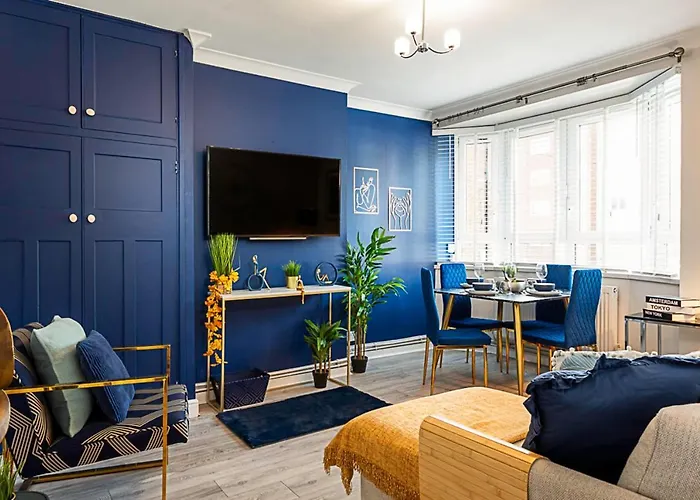 Chic High Spec Apartment Near Central London