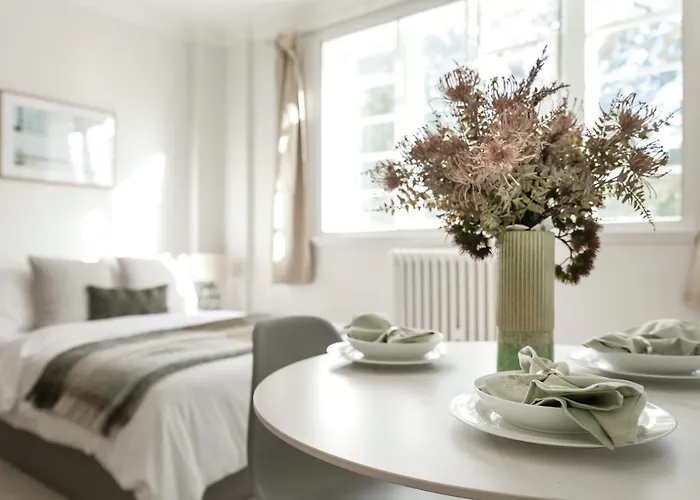Beautifully Presented Centrally Located Studio Apartment