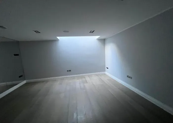 Lovely 6 Bedroom House