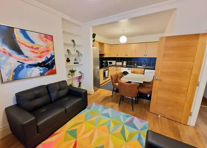 4 Bedroom, 3 Bathroom Private House In Central London, 3 Minutes Walk To Edgware Road Station
