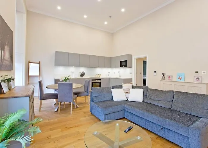1 Bed Kensington Cromwell Flat With Balcony Number 4