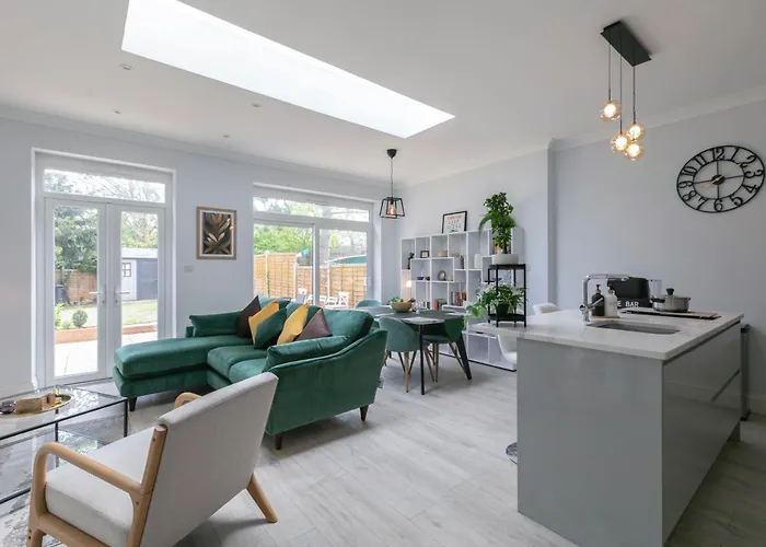 London 5 Bedroom Garden Hse Near Tube & Hampstead Heath