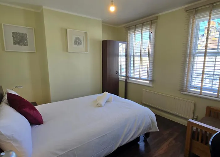 Cosy 2Br House In Stratford & Westfield Area