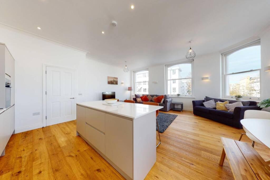 Superb 2 Bed Flat Camden 5 Min Walktube Station Leilighet London