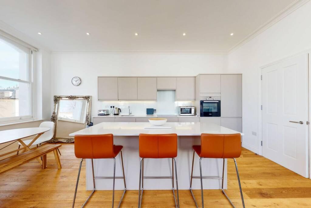 Superb 2 Bed Flat Camden 5 Min Walktube Station Leilighet *