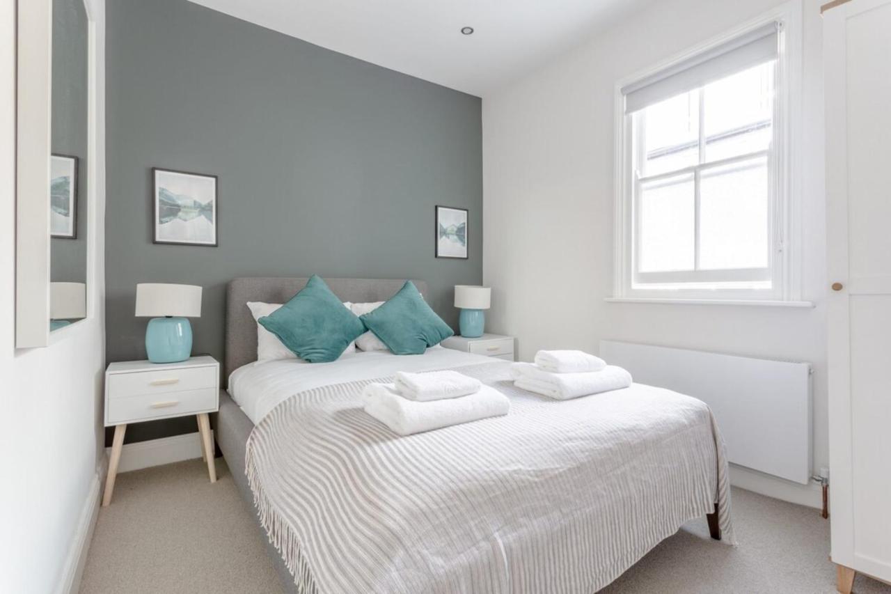 Stunning 3 Bedroom 2 Bath In Fantastic Location * Londen