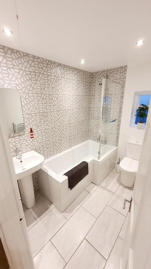 Lovely 2 Bedroom Period Garden Flat.