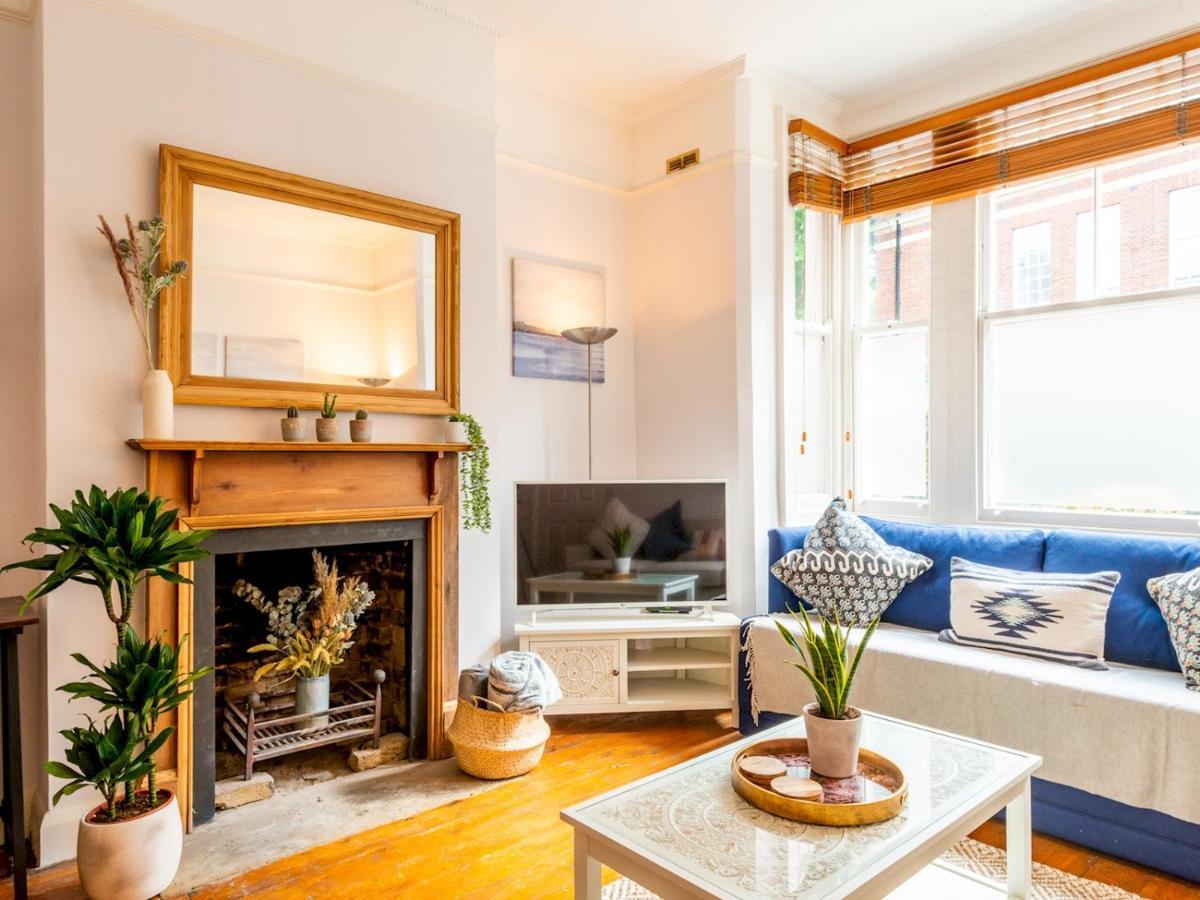 Pass The Keys Lovely In Battersea * London