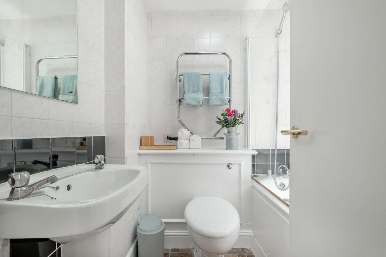 Love From Chelsea Large One Bed Superb Location Sloane Avenue Sw3 Apartment *