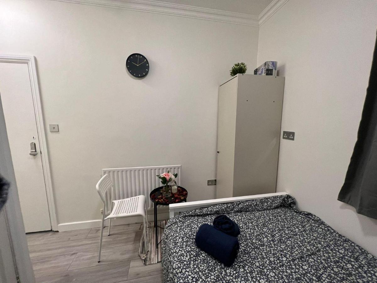 Lovely Close To Acton Station Apartment *