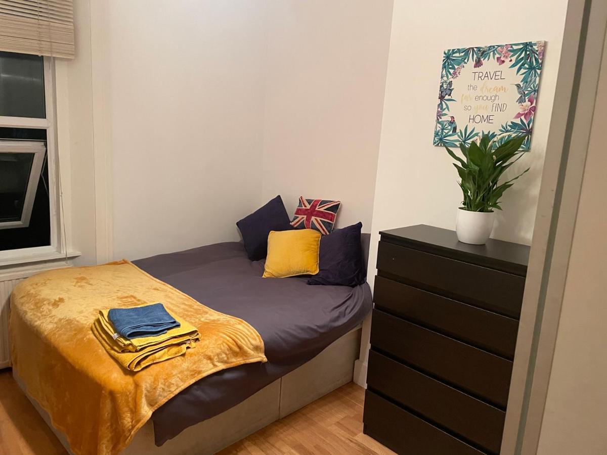 Accommodatie bij particulieren Cozy & Spacious 2 Mins Away From Train Station *