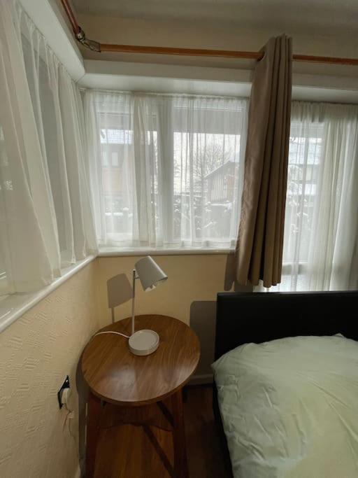 Ferienhaus Spacious Bungalow In London, Near Central London, The Excel Centre And The O2, Ideal For Families London