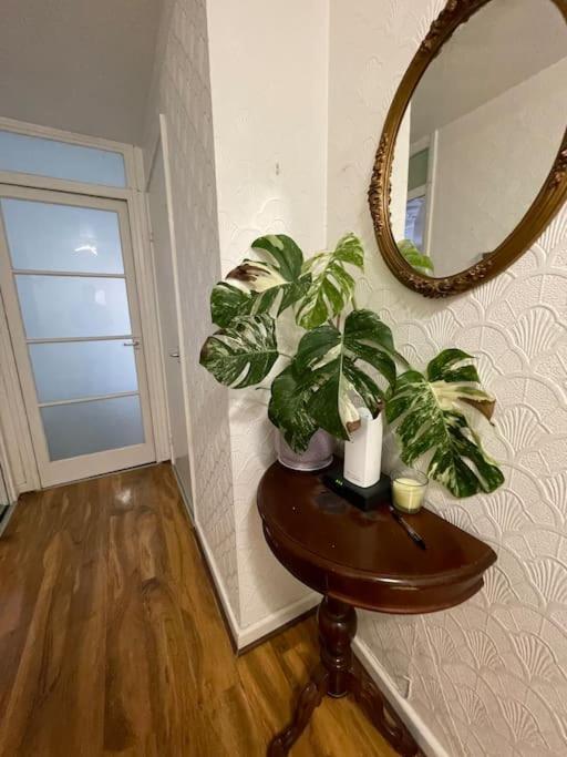 Ferienhaus Spacious Bungalow In London, Near Central London, The Excel Centre And The O2, Ideal For Families *