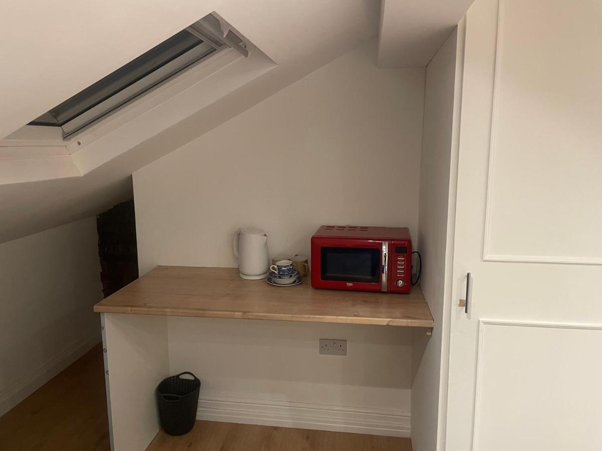 Homestay Beautiful Loft With En-suit In A Family House, London