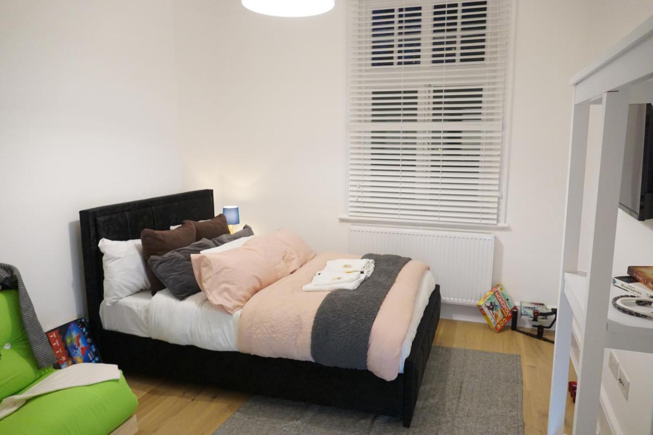 3 Bed 2 Bath Leilighet London