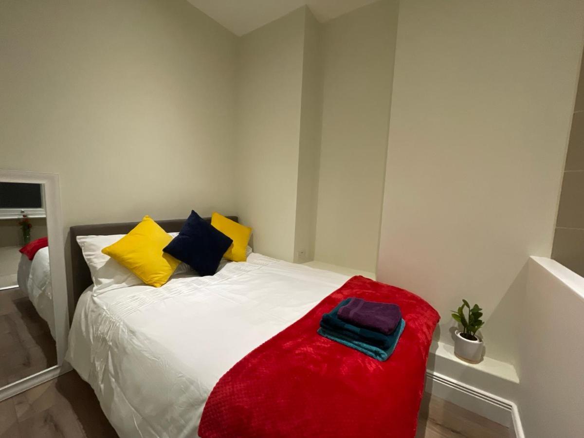 Appartement Modern & Elegant Central Two Minutes From Train Station
